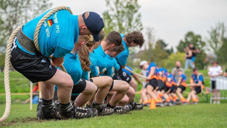 The Tug of War: Bandwidth ⁣and Buffering Battles